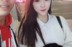 小姐姐怀抱,传递爱的力量